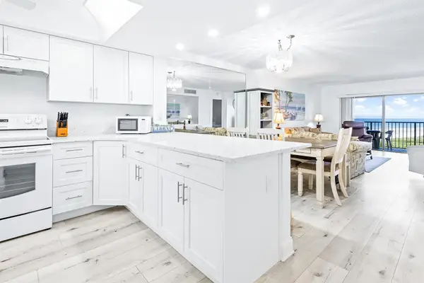 7520 Ridgewood Avenue #906, CAPE CANAVERAL, FL 32920