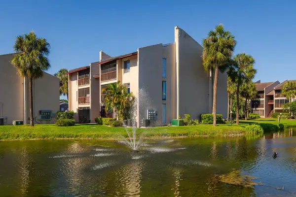 8602 Champlain Court #93, TAMPA, FL 33614