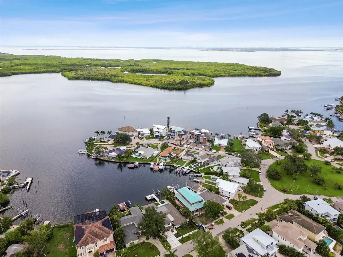 1907 Arrowhead Drive Ne, Saint Petersburg, FL 33703 - #1