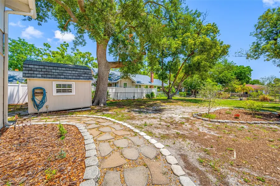 2415 11th Street N, Saint Petersburg, FL 33704 - #2