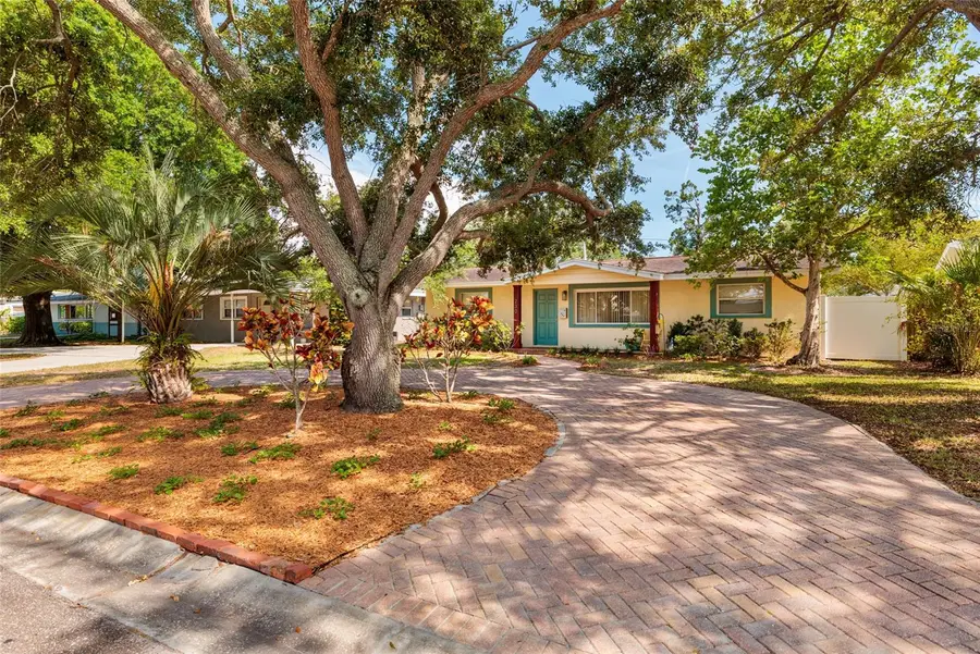 230 43rd Avenue Ne, Saint Petersburg, FL 33703 - #3