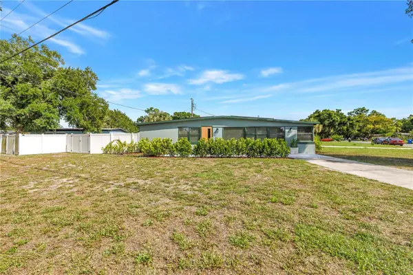 7599 Meadowlawn Drive N, ST PETERSBURG, FL 33702