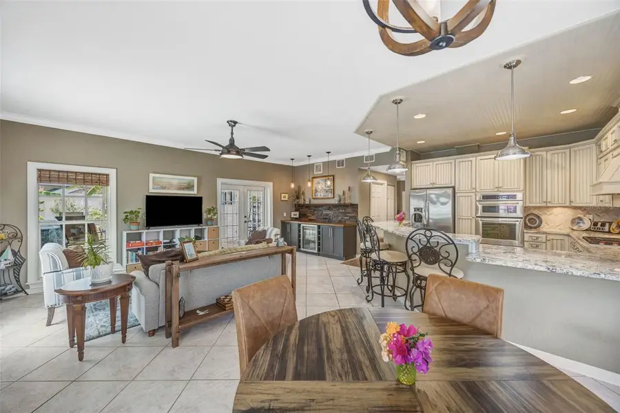 852 35th Avenue N, Saint Petersburg, FL 33704 - #3
