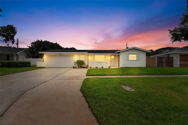 1563 Eden Isle Boulevard Ne, ST PETERSBURG, FL 33704