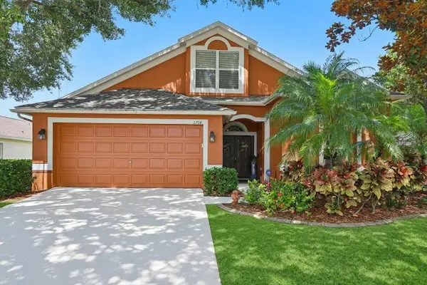 2708 Valencia Grove Drive, VALRICO, FL 33596