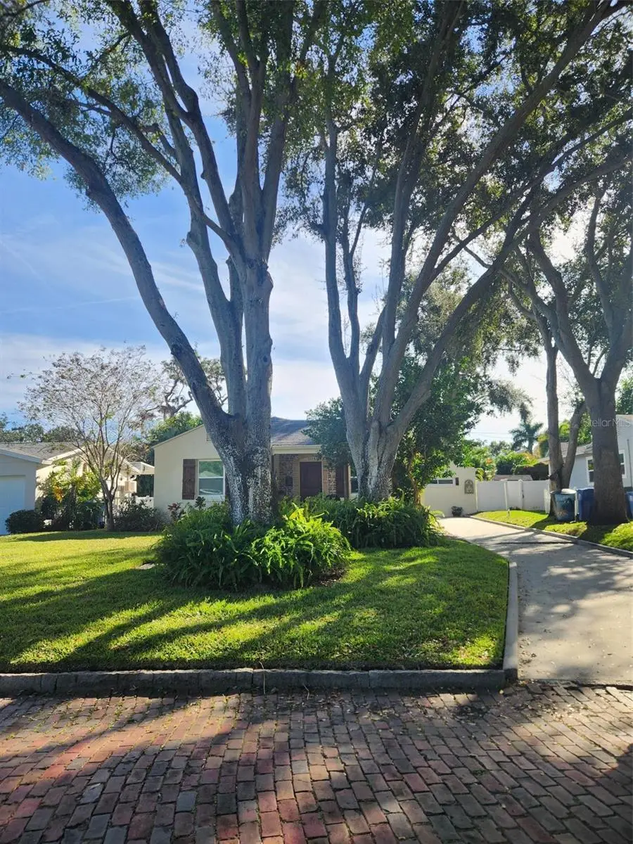 734 37th Avenue N, Saint Petersburg, FL 33704 - #1