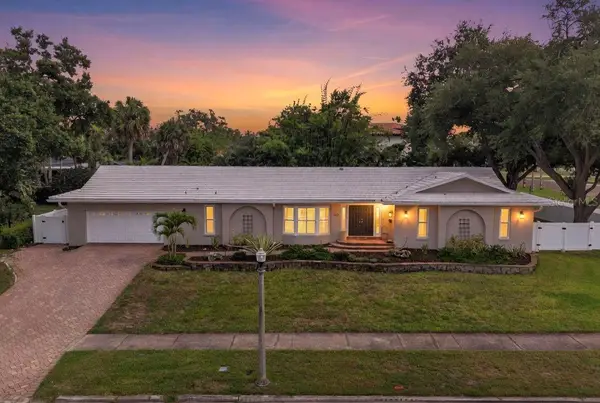 303 Roebling Road S, BELLEAIR, FL 33756