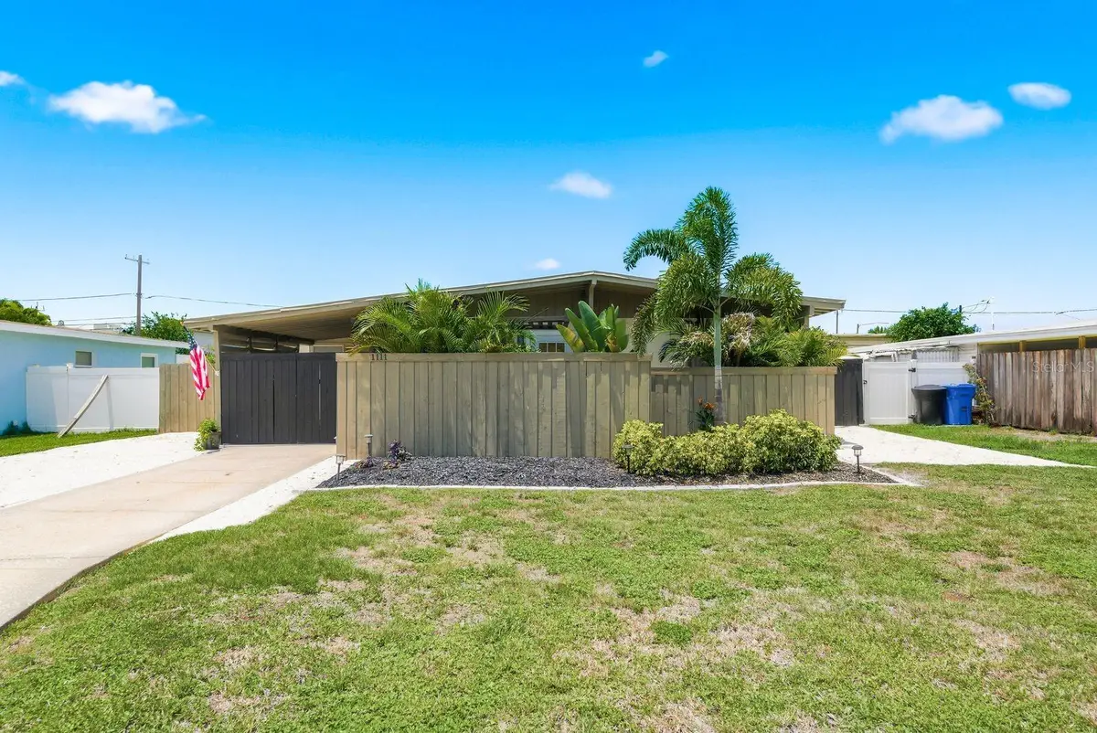 1111 61st Avenue N, Saint Petersburg, FL 33703 - #1