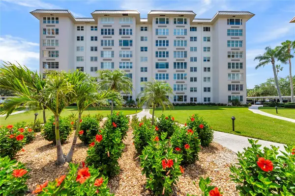 622 Edgewater Drive #823, DUNEDIN, FL 34698