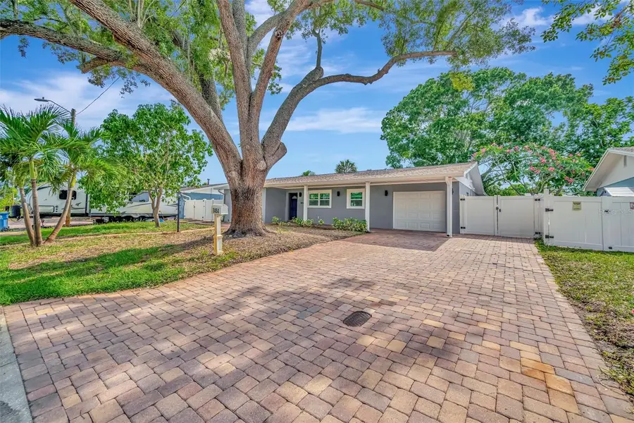7454 Locust Street Ne, Saint Petersburg, FL 33702 - #2