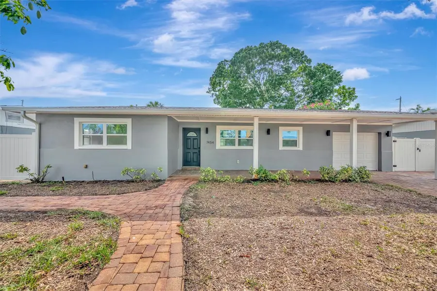 7454 Locust Street Ne, Saint Petersburg, FL 33702 - #3