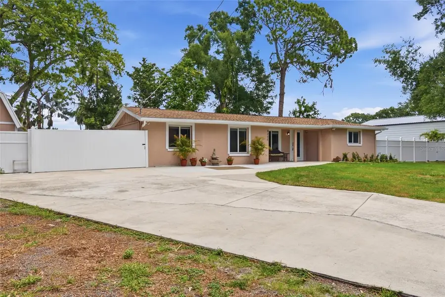 8205 Westridge Drive, Tampa, FL 33615 - #2
