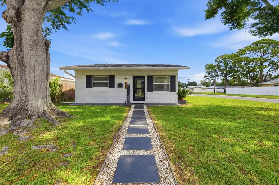 801 89th Avenue N, Saint Petersburg, FL 33702 - #2