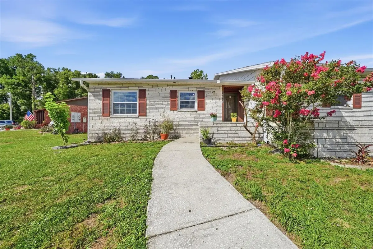 10310 Blue Field Ct, Thonotosassa, FL 33592 - #1
