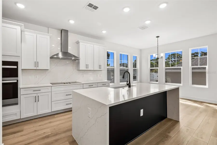 324 37th Avenue, Saint Petersburg, FL 33704 - #3