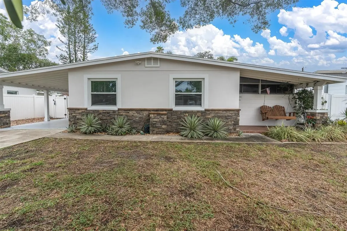 4201 Des Moines Street Ne, Saint Petersburg, FL 33703 - #1