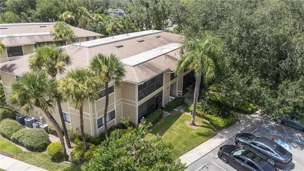 6018 Laktree Lane #E, TEMPLE TERRACE, FL 33617