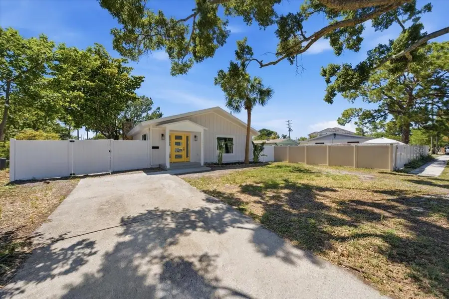 8452 6th Street N, Saint Petersburg, FL 33702 - #3