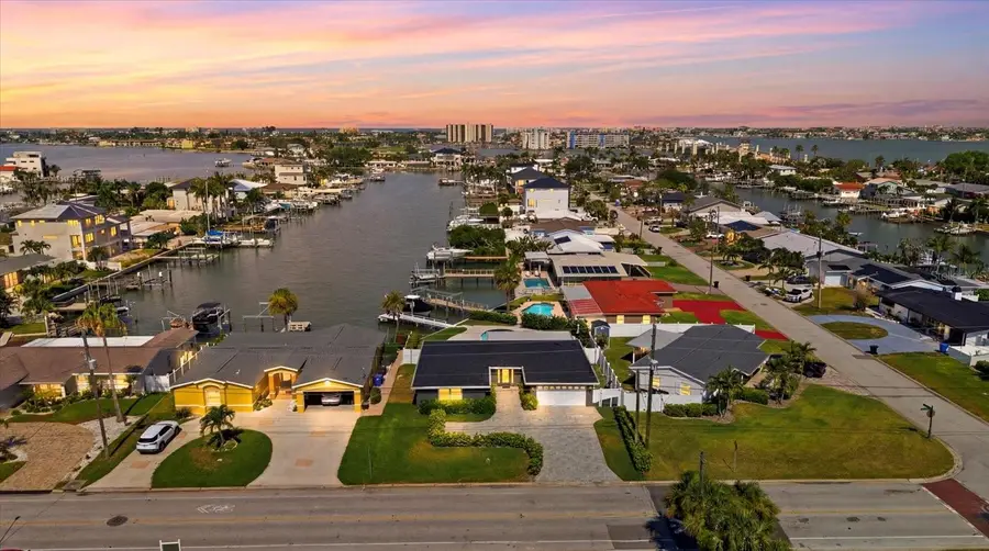 121 79th Street S, Saint Petersburg, FL 33707 - #2