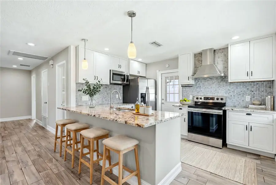 6810 Livingston Avenue N, Saint Petersburg, FL 33702 - #2