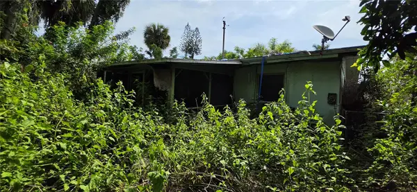 186 Crescent Lake Drive, NORTH FORT MYERS, FL 33917