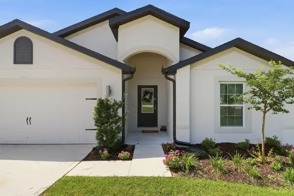 12200 Pine Finch Avenue, WEEKI WACHEE, FL 34614
