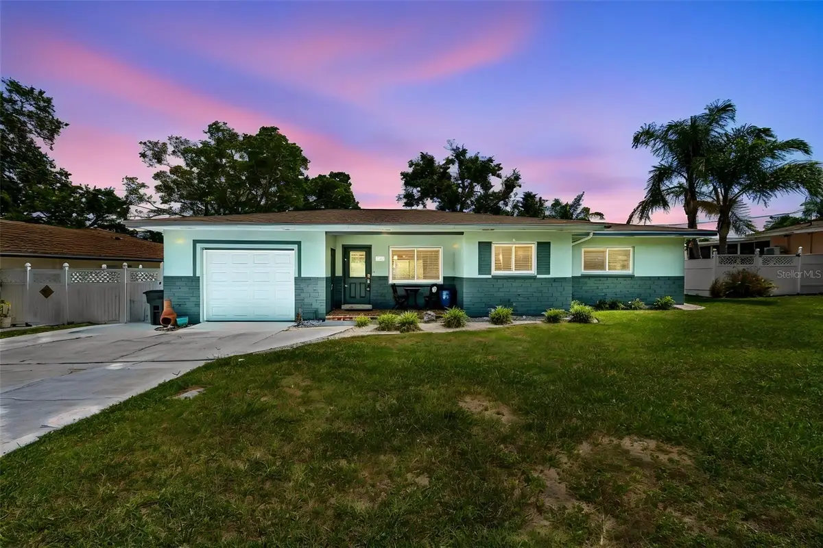 3282 Honeysuckle Rd, Largo, FL 33770 - #1