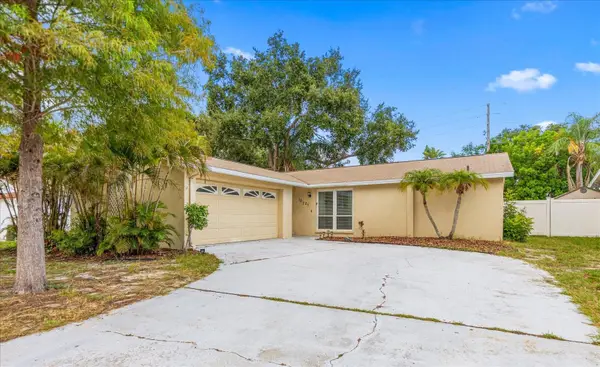 10721 119th Street, SEMINOLE, FL 33778