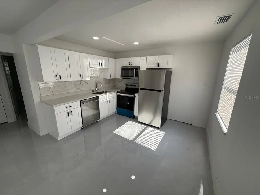 427 40th Avenue S, Saint Petersburg, FL 33705 - #3
