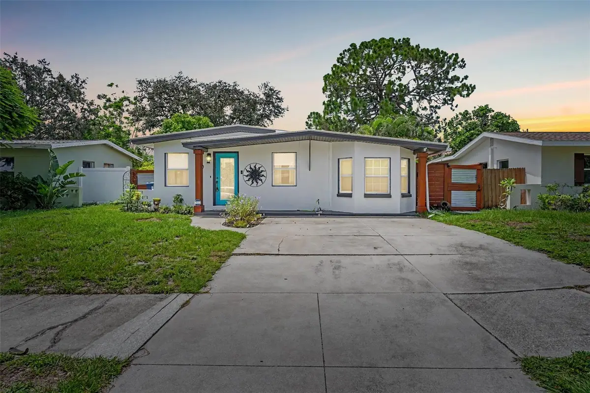 860 86th Avenue N, Saint Petersburg, FL 33702 - #1