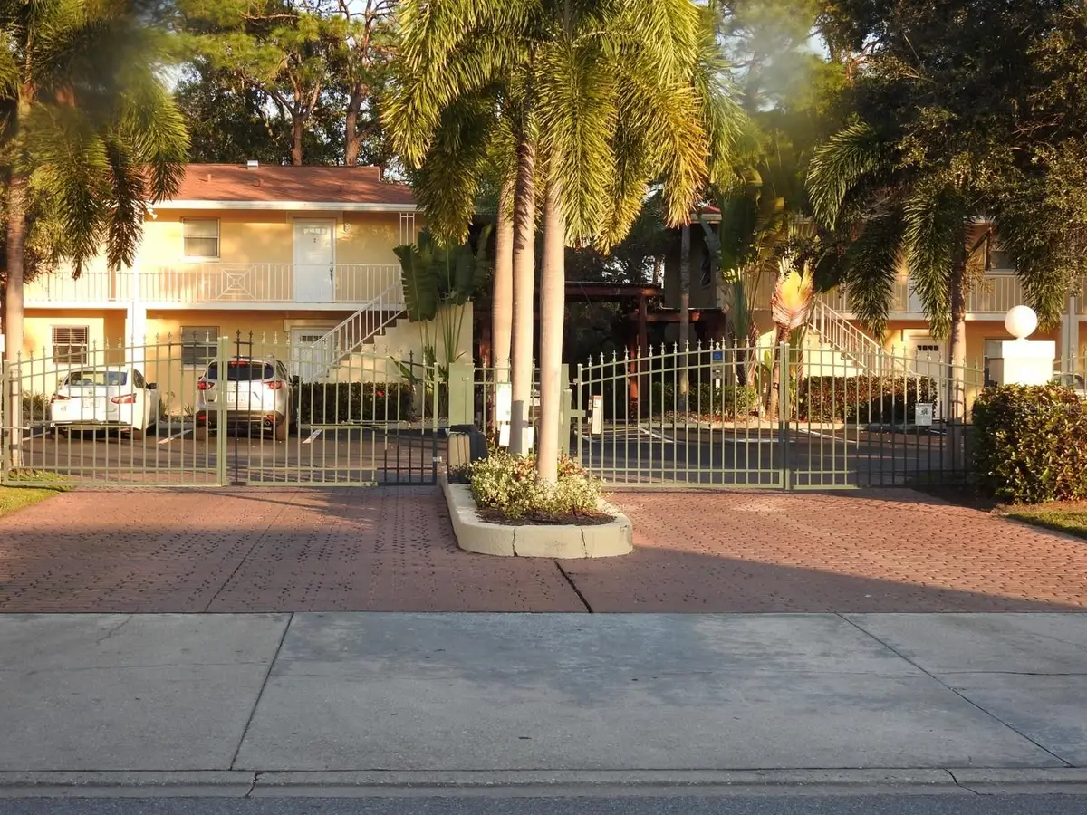 972 La Costa Circle #8, Sarasota, FL 34237 - #1