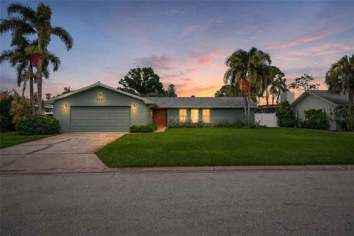 6241 Tanglewood Drive Ne, Saint Petersburg, FL 33702 - #1