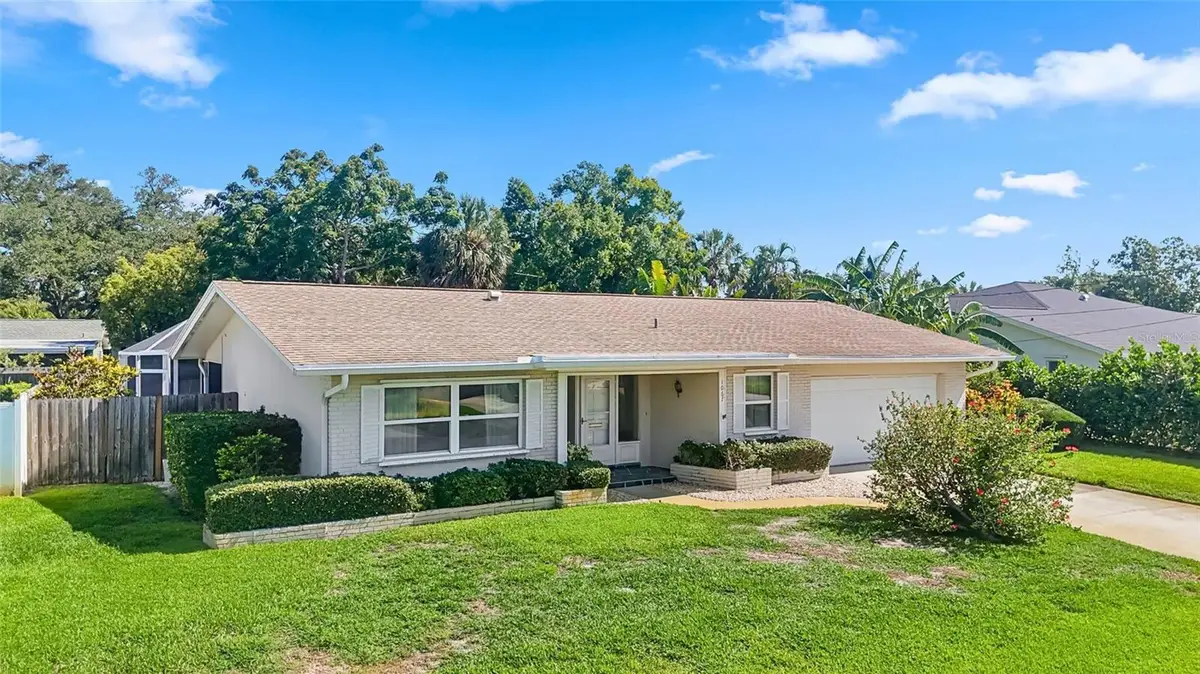 1067 44th Avenue Ne, Saint Petersburg, FL 33703 - #1