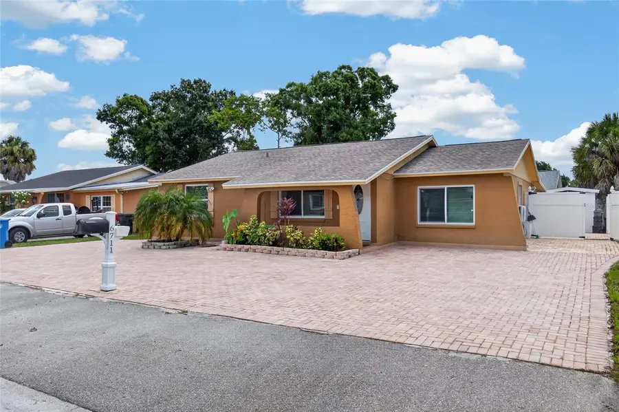 6711 Glen Forest Court, Tampa, FL 33615 - #2