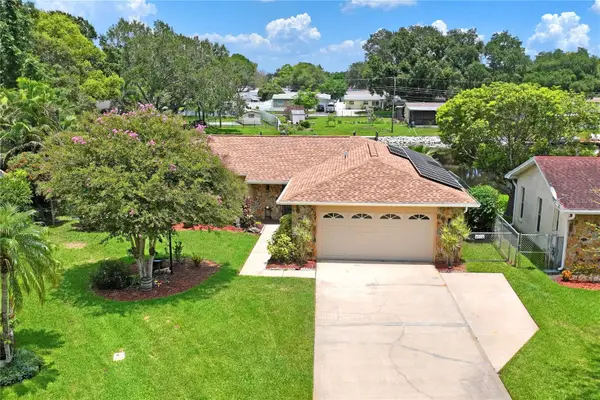 10681 Seminole Forest Street E, SEMINOLE, FL 33778
