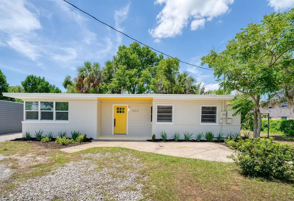 1202 E Caroline Street, Tavares, FL 32778 - #1