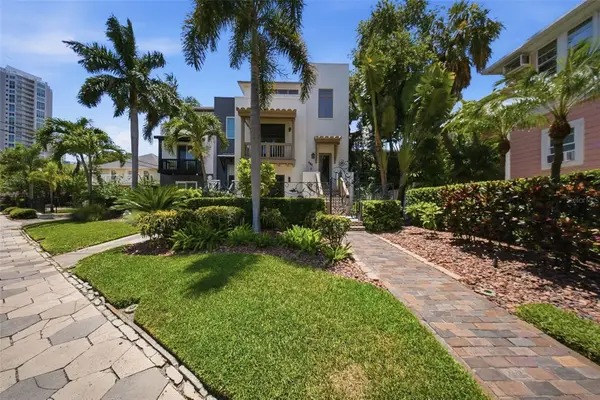 650 Beach Drive Ne, ST PETERSBURG, FL 33701