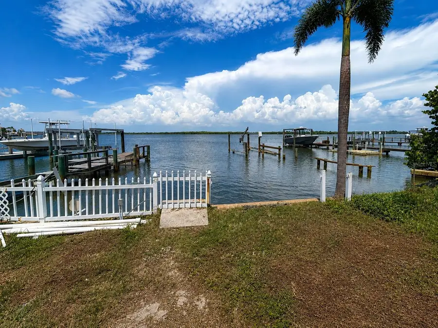 6111 Bayou Grande Boulevard Ne, Saint Petersburg, FL 33703 - #2