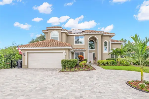 930 Southern Pine Court Ne, ST PETERSBURG, FL 33703