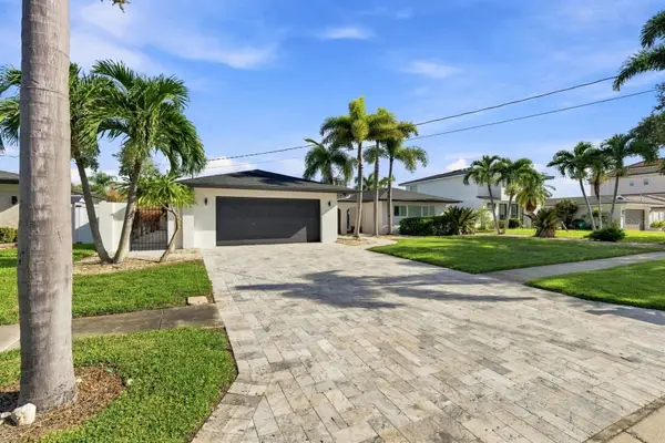 320 Palm Island Ne, CLEARWATER BEACH, FL 33767