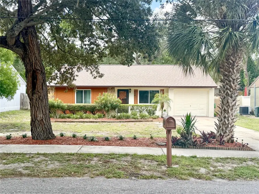 624 E Spruce Street, Tarpon Springs, FL 34689 - #2