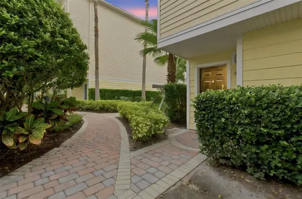 9801 Meadow Field Circle, TAMPA, FL 33626