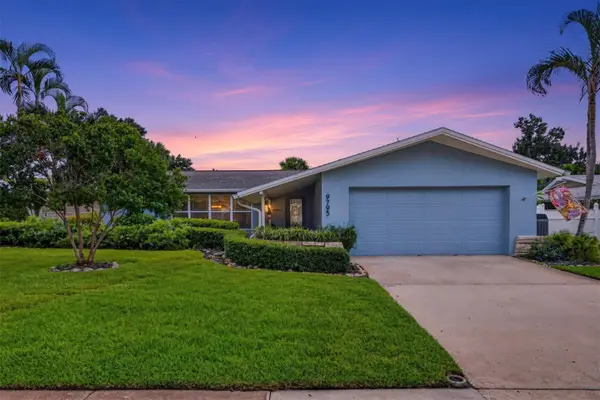 9795 Portside Drive, SEMINOLE, FL 33776