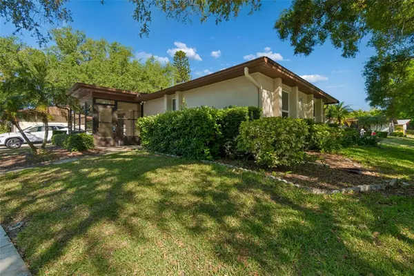 2150 Shelly Drive #B, PALM HARBOR, FL 34684