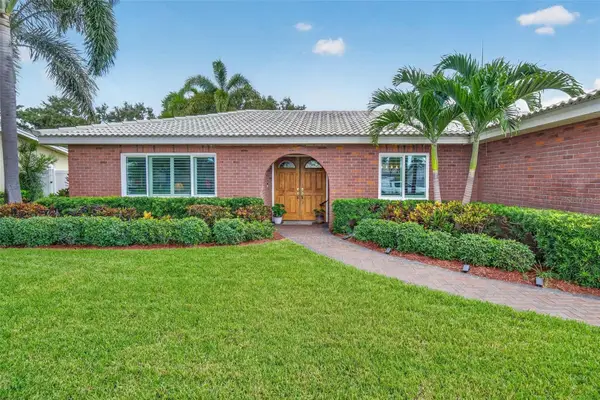 6225 43rd Avenue N, KENNETH CITY, FL 33709