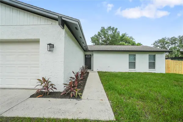 1901 Lakeview Drive, BRANDON, FL 33511