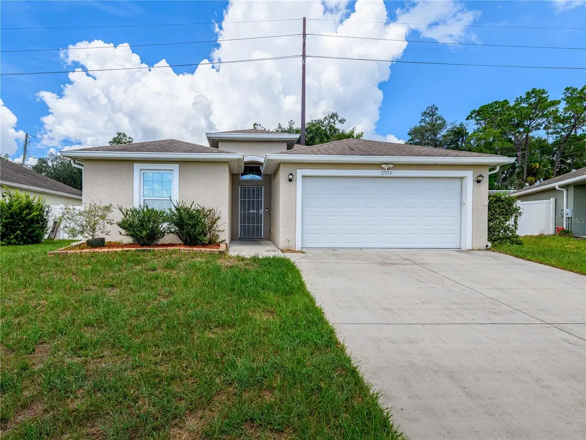 37154 Highland Bluff Circle, Dade City, FL 33523 - #1