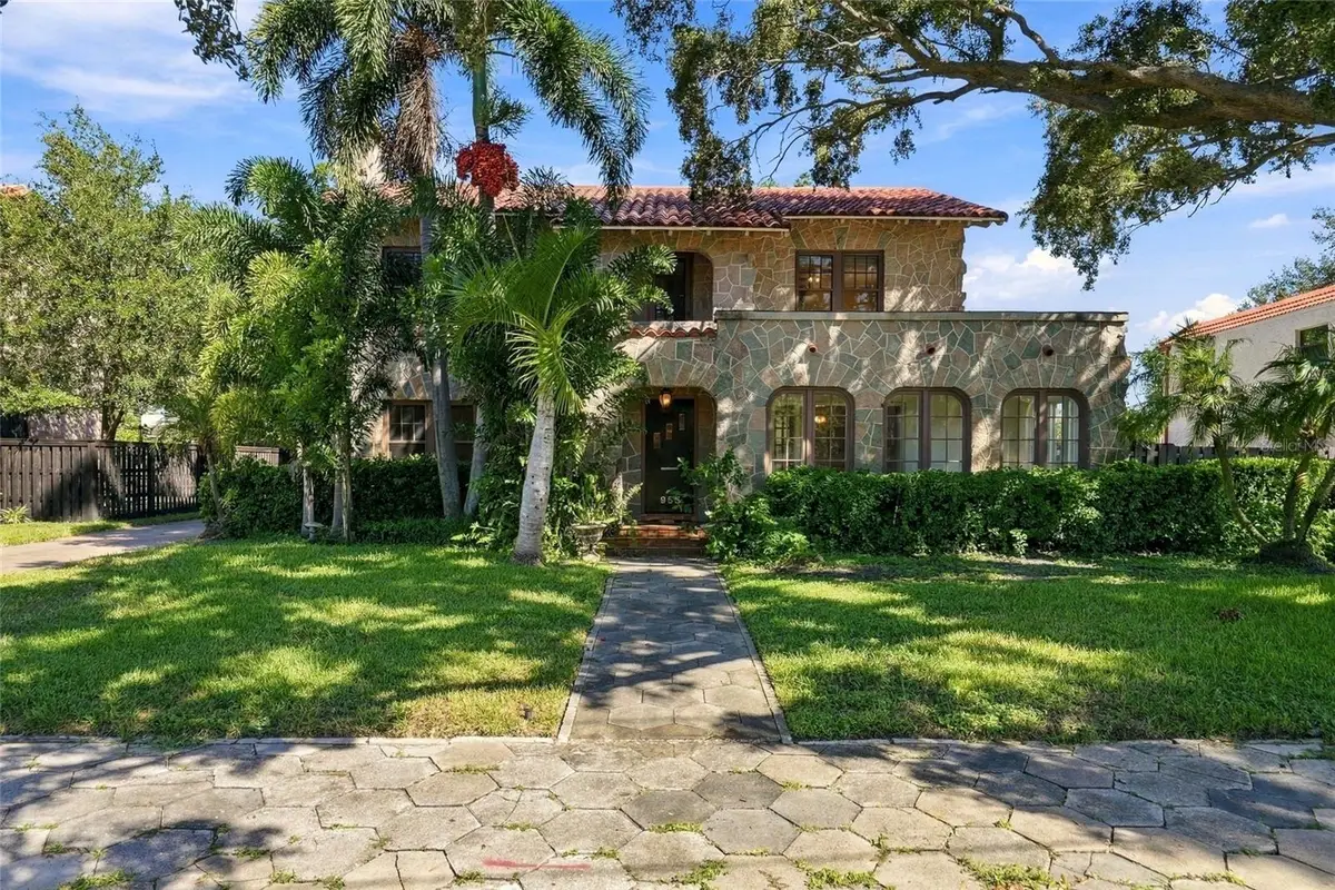 955 39th Avenue N, Saint Petersburg, FL 33703 - #1