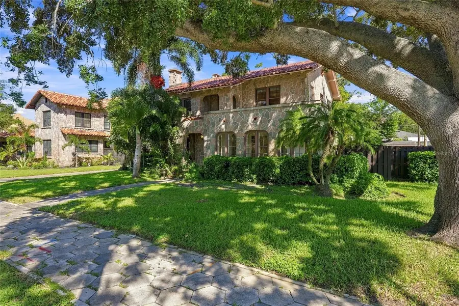 955 39th Avenue N, Saint Petersburg, FL 33703 - #3