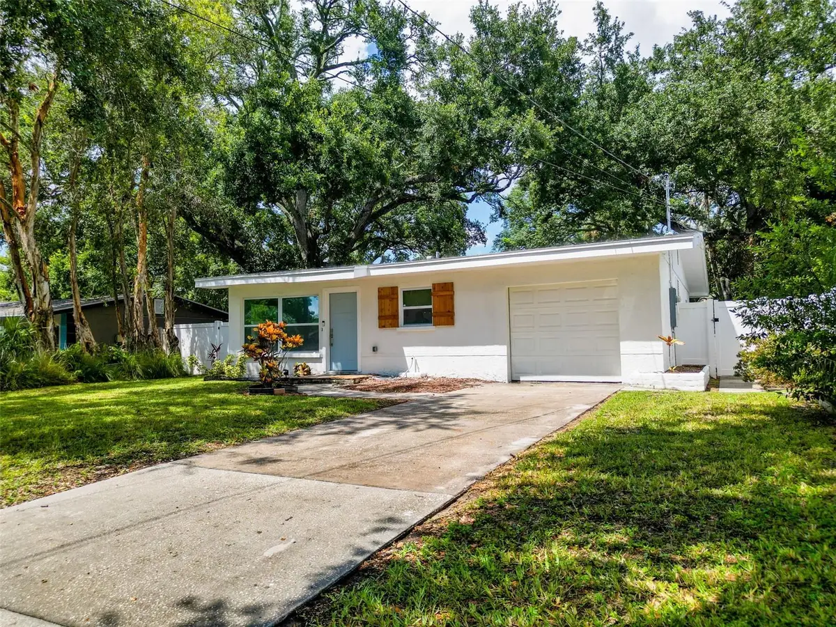 674 Frederica Ln, Dunedin, FL 34698 - #1
